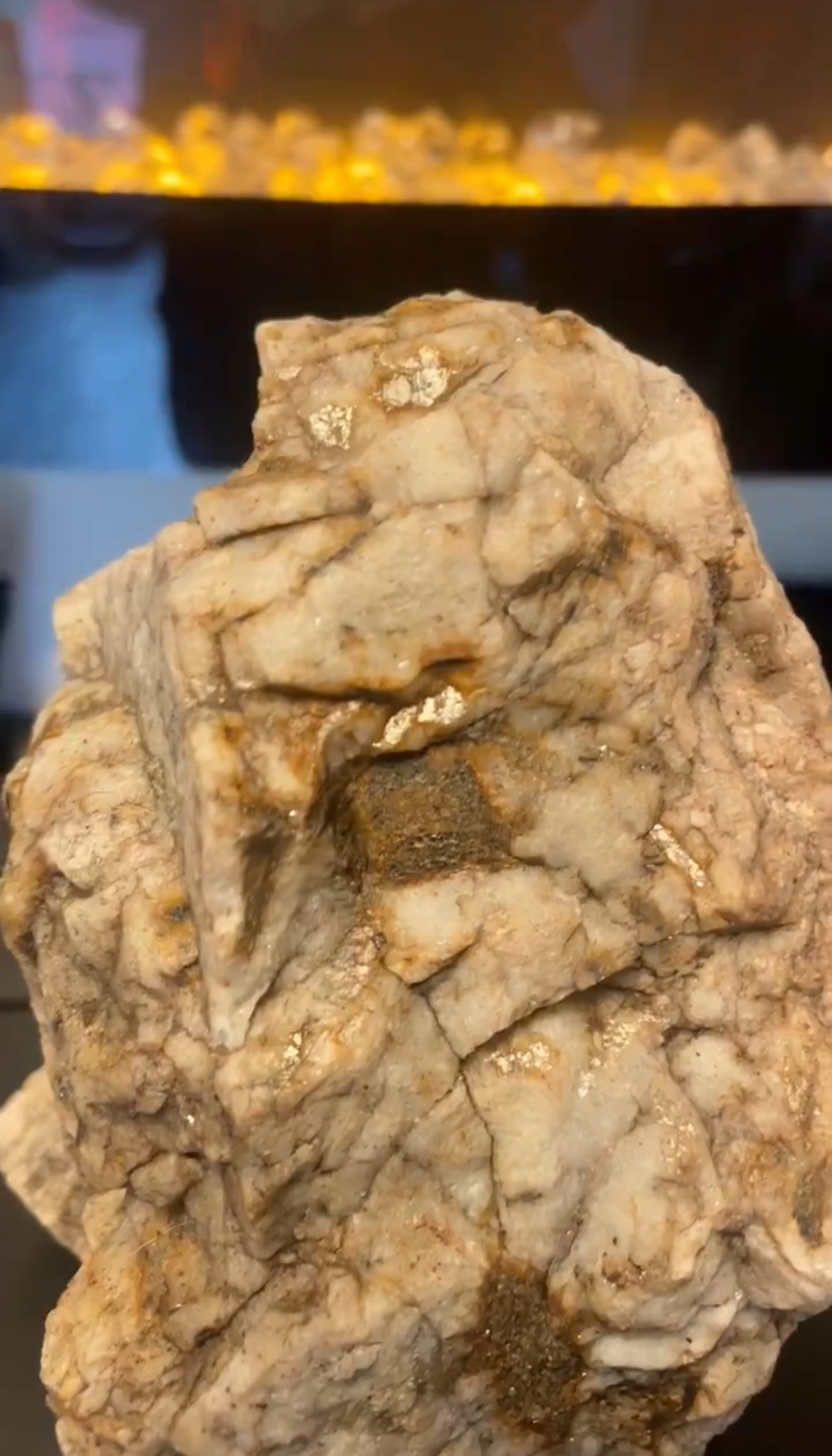 Natural gold in quartz